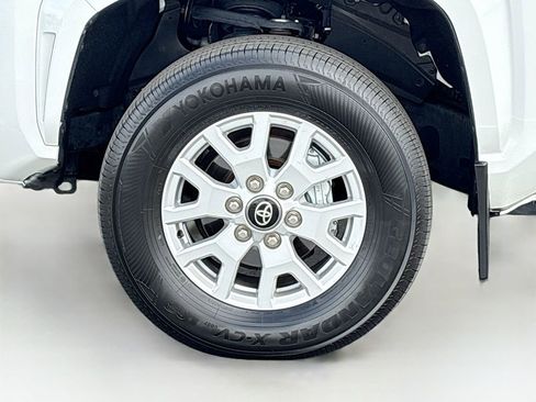 Certified 2024 Toyota Tacoma SR5 image 29