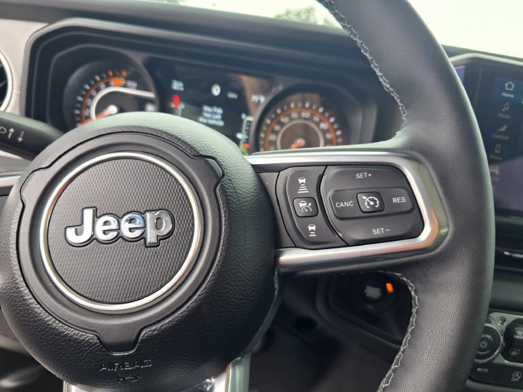 Used 2026 Jeep Wrangler Unlimited Sahara AWD/4WD image 19