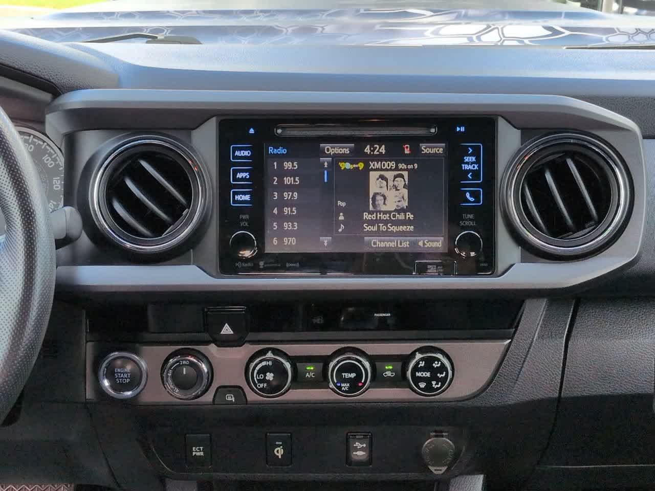 Used 2017 Toyota Tacoma TRD Sport w/ Tow Package (A/T) AWD/4WD image 17