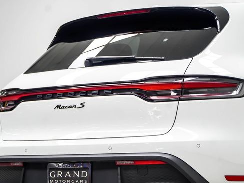 Used 2023 Porsche Macan S AWD/4WD image 18