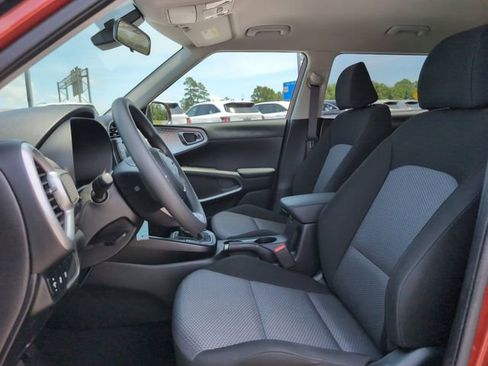 Used 2025 Kia Soul LX FWD image 13