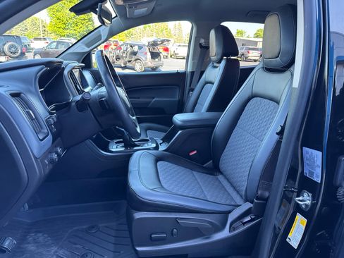 Used 2022 Chevrolet Colorado Z71 w/ Z71 Midnight Edition AWD/4WD image 17