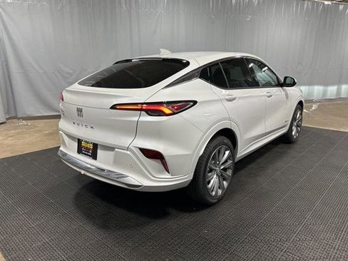 New 2025 Buick Envista Avenir image 3