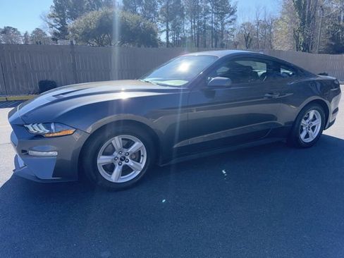 Used 2018 Ford Mustang Coupe image 1