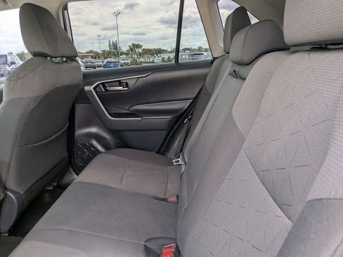 Used 2019 Toyota RAV4 XLE FWD image 17