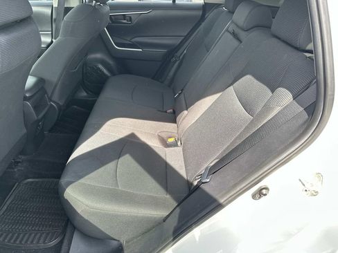 Used 2020 Toyota RAV4 LE FWD image 12