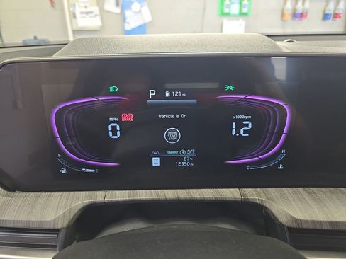 Used 2024 Kia Telluride EX w/ EX Captain's Chair Package image 21