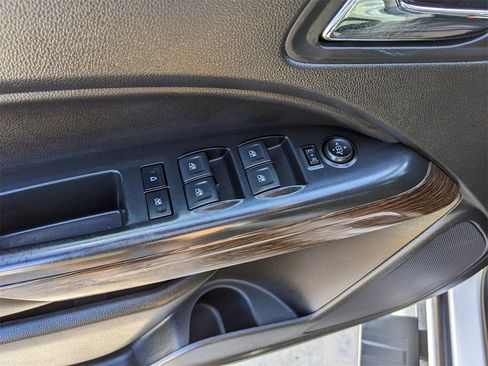 Used 2018 GMC Canyon Denali image 20