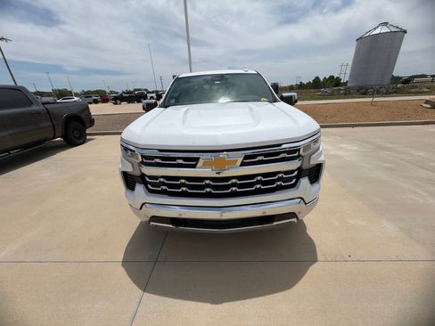 Used 2024 Chevrolet Silverado 1500 LTZ AWD/4WD image 2