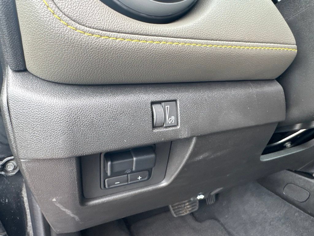 Used 2024 Chevrolet Colorado ZR2 w/ Technology Package AWD/4WD image 16