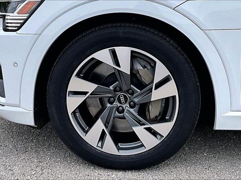 Used 2022 Audi e-tron Premium Plus w/ Premium Plus Package image 13