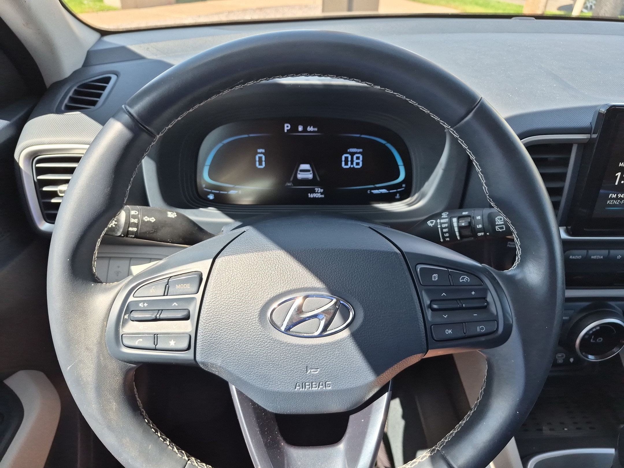 Certified 2023 Hyundai Venue Limited w/ Cargo Package FWD image 18