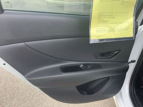 Certified 2025 Hyundai Elantra SEL w/ Cargo Package image 18