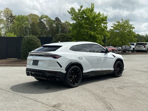 Used 2022 Lamborghini Urus image 3