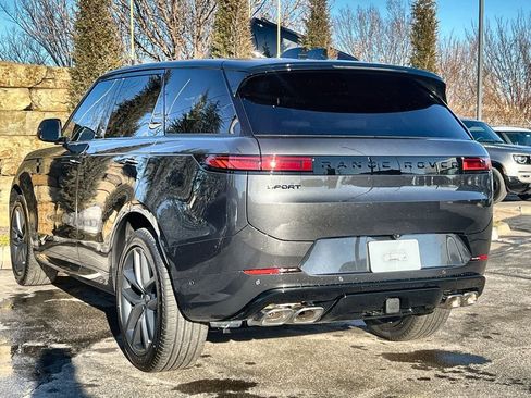Used 2025 Land Rover Range Rover Sport Dynamic SE image 3
