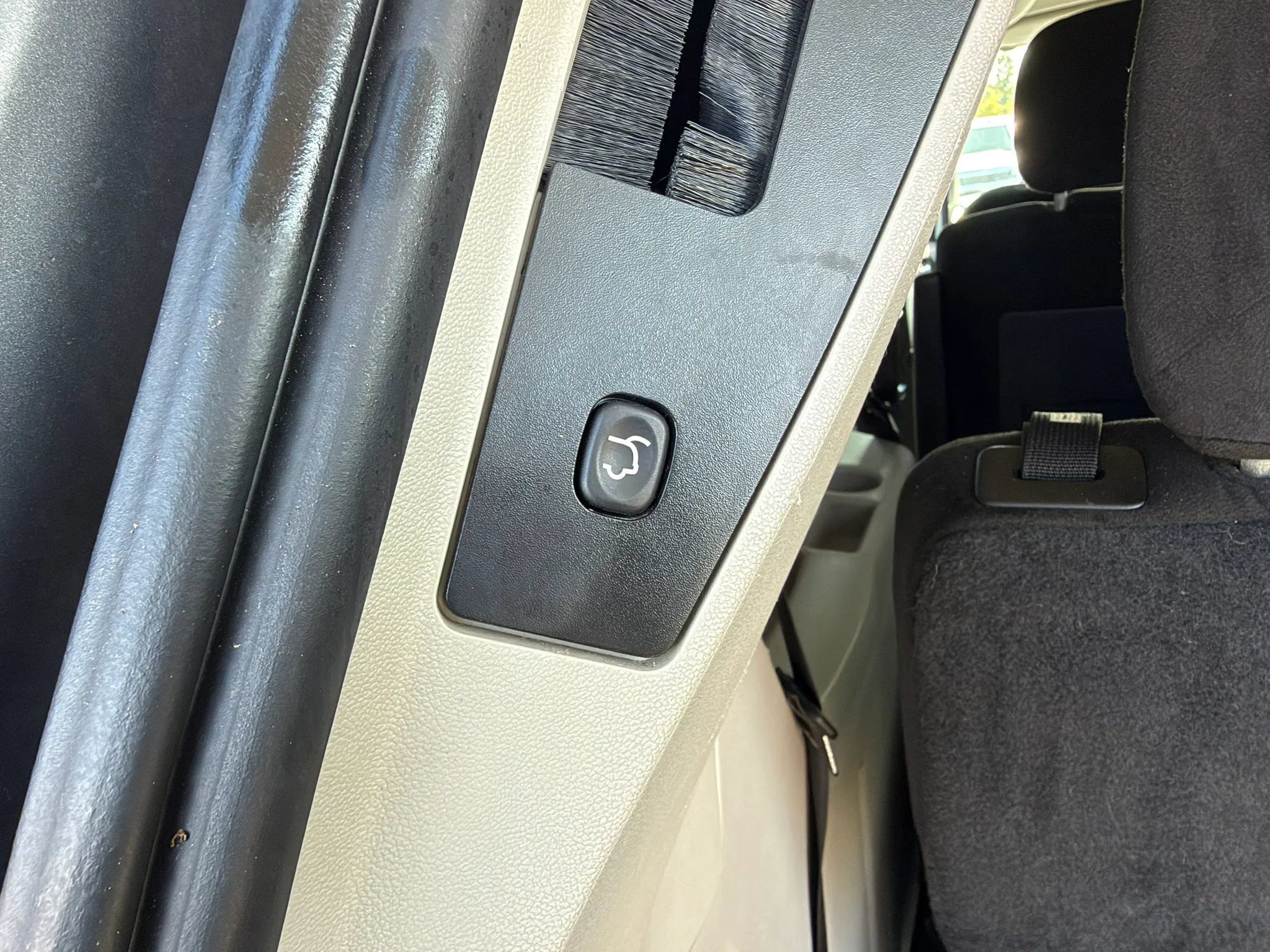 Used 2016 Dodge Grand Caravan SXT FWD image 24