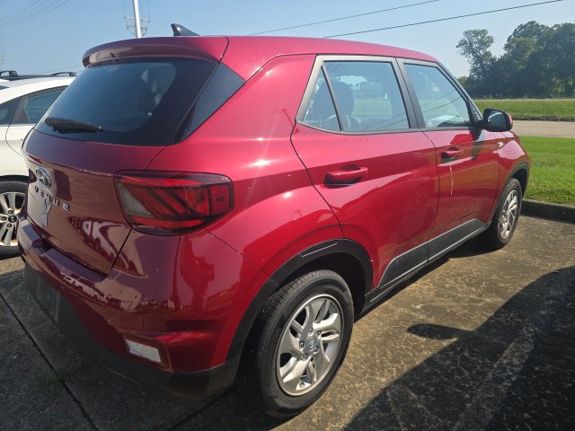 Used 2021 Hyundai Venue SE w/ Cargo Package FWD image 3
