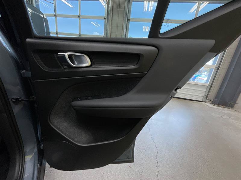 Used 2023 Volvo XC40 B5 Core AWD/4WD image 23