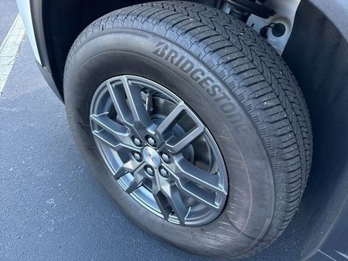 Used 2025 GMC Acadia Elevation image 35