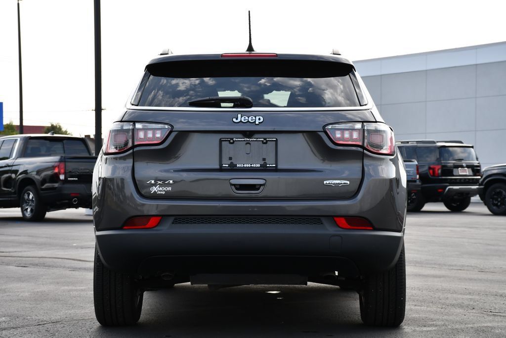 Used 2023 Jeep Compass Latitude AWD/4WD image 6