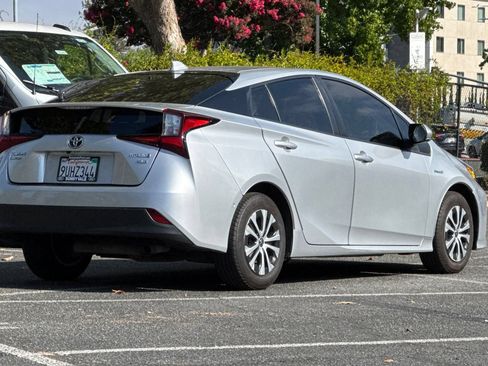 Used 2021 Toyota Prius XLE AWD/4WD image 4
