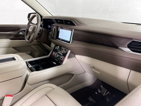 Used 2022 GMC Yukon XL Denali image 30