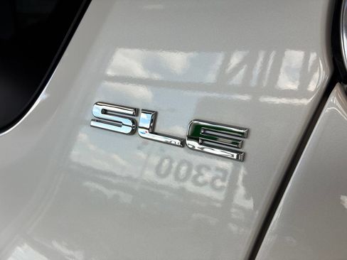 Used 2017 GMC Acadia SLE w/ Driver Alert Package I FWD image 10