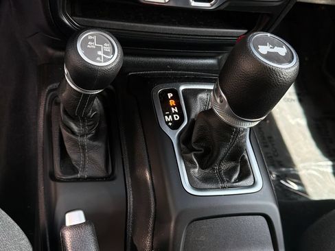 Used 2024 Jeep Wrangler Unlimited Sahara AWD/4WD image 31
