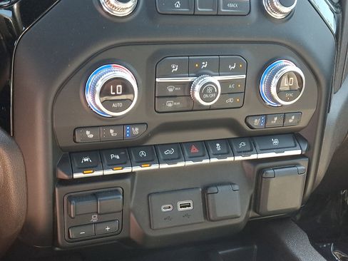 Used 2021 GMC Sierra 1500 SLT w/ SLT Premium Plus Package AWD/4WD image 16