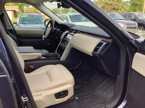 Used 2018 Land Rover Discovery HSE AWD/4WD image 11