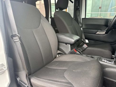 Used 2018 Jeep Wrangler Unlimited Sport S AWD/4WD image 10