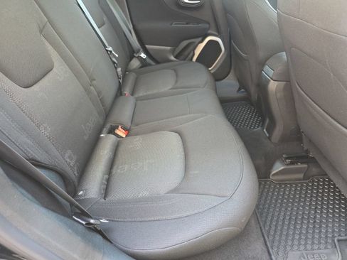 Used 2017 Jeep Renegade Latitude w/ Cold Weather Group AWD/4WD image 25