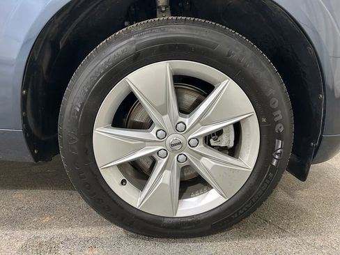 Used 2022 Volvo XC60 B5 Momentum image 11