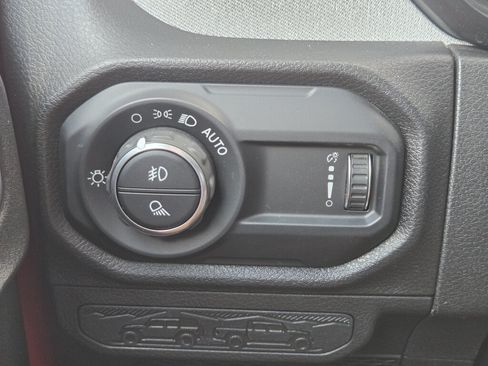 Used 2024 Jeep Gladiator Willys AWD/4WD image 16