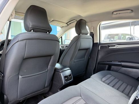 Used 2019 Ford Fusion SE FWD image 14