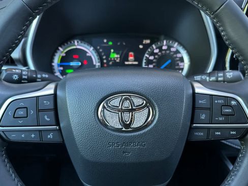 Used 2022 Toyota Highlander XLE AWD/4WD image 26
