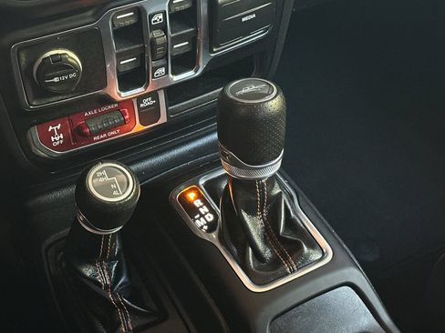 Used 2022 Jeep Gladiator Mojave w/ Trailer Tow Package AWD/4WD image 28