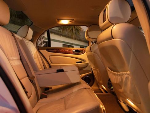 Used 2004 Jaguar XJ8 RWD image 31