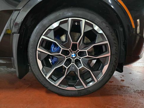 Used 2023 BMW X7 M60i w/ Climate Comfort Package image 9