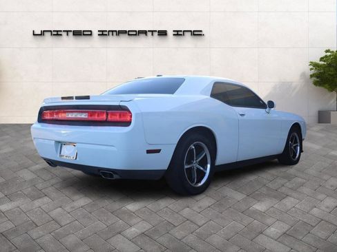 Used 2011 Dodge Challenger SE image 7