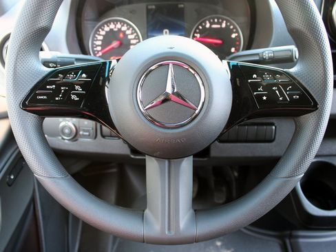 Used 2025 Mercedes-Benz Sprinter 2500 image 13