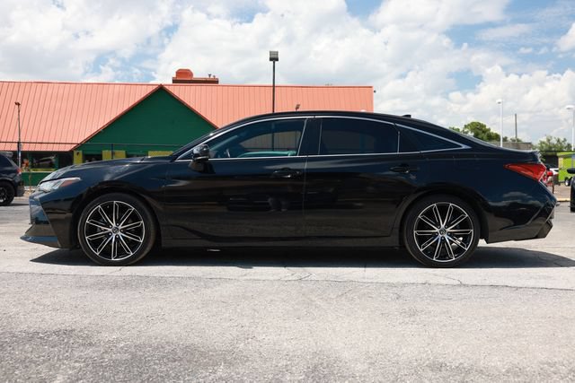 Used 2019 Toyota Avalon Touring FWD image 4