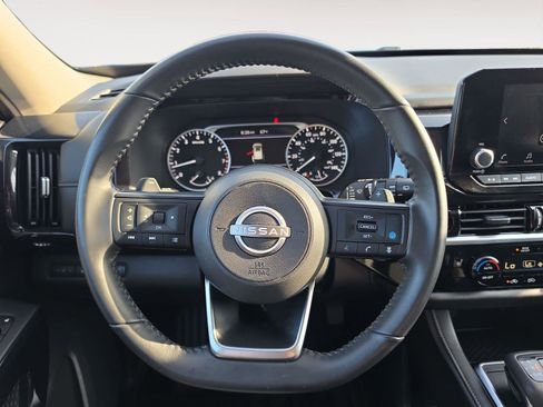 Used 2025 Nissan Pathfinder SV FWD image 16