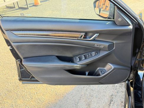 Used 2018 Honda Accord EX-L image 16