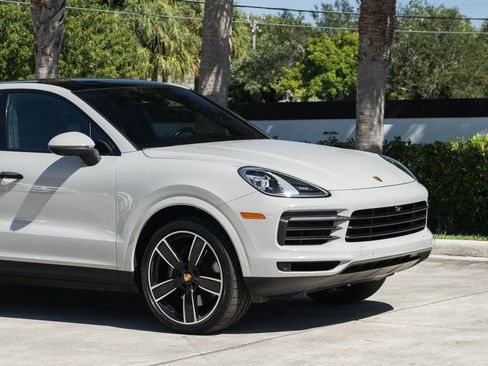 Used 2022 Porsche Cayenne Coupe image 11