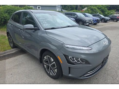 Used 2023 Hyundai Kona Limited FWD image 3
