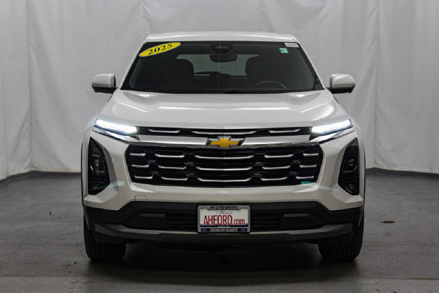 Used 2025 Chevrolet Equinox LT w/ Safety and Technology Package AWD/4WD image 3
