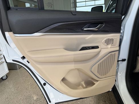 Used 2022 Jeep Grand Cherokee Limited 4xe w/ Luxury Tech Group II AWD/4WD image 38