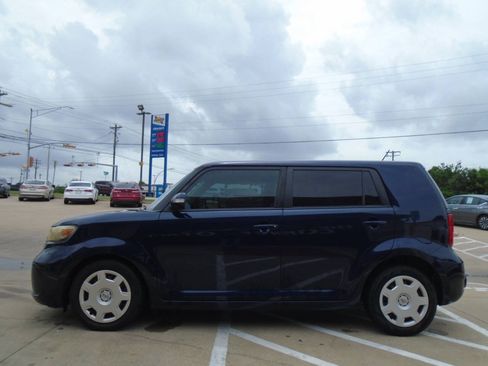 Used 2008 Scion xB FWD image 2