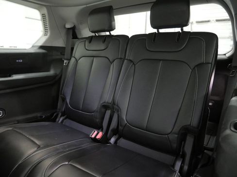 Used 2023 Jeep Grand Cherokee L Limited w/ Black Appearance Package AWD/4WD image 26